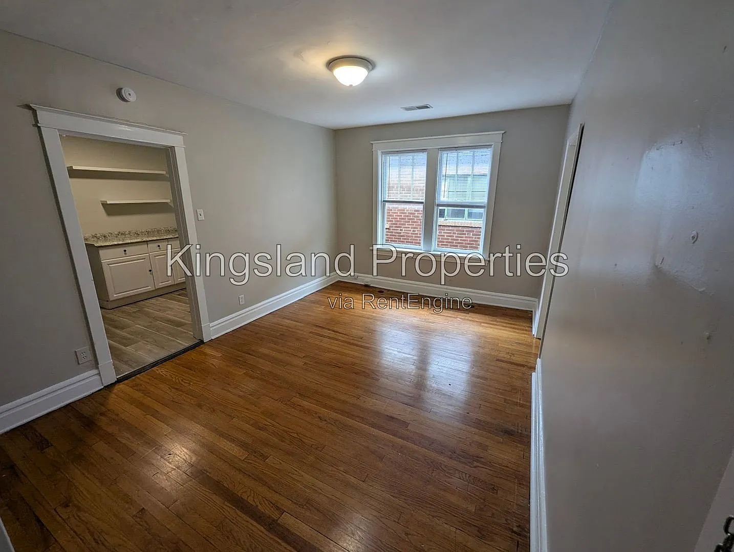 2 bed, 1.0 bath, 1000 sqft, $975 — Photo 2