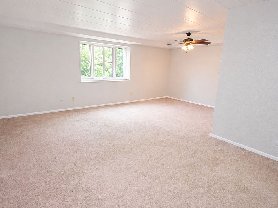 Large 1-Bedroom (Unit 305)
