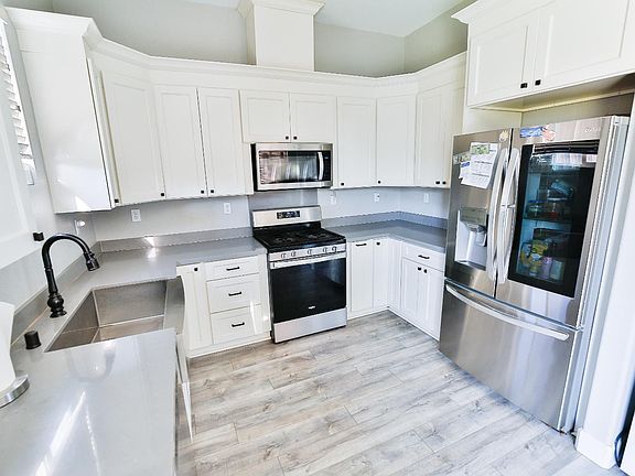 3rd image of 1331 Ridgecrest Court