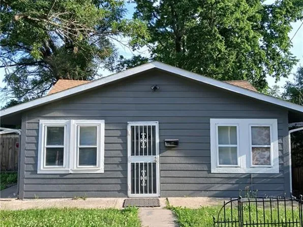 145 E Farmer St, Independence, MO 64050