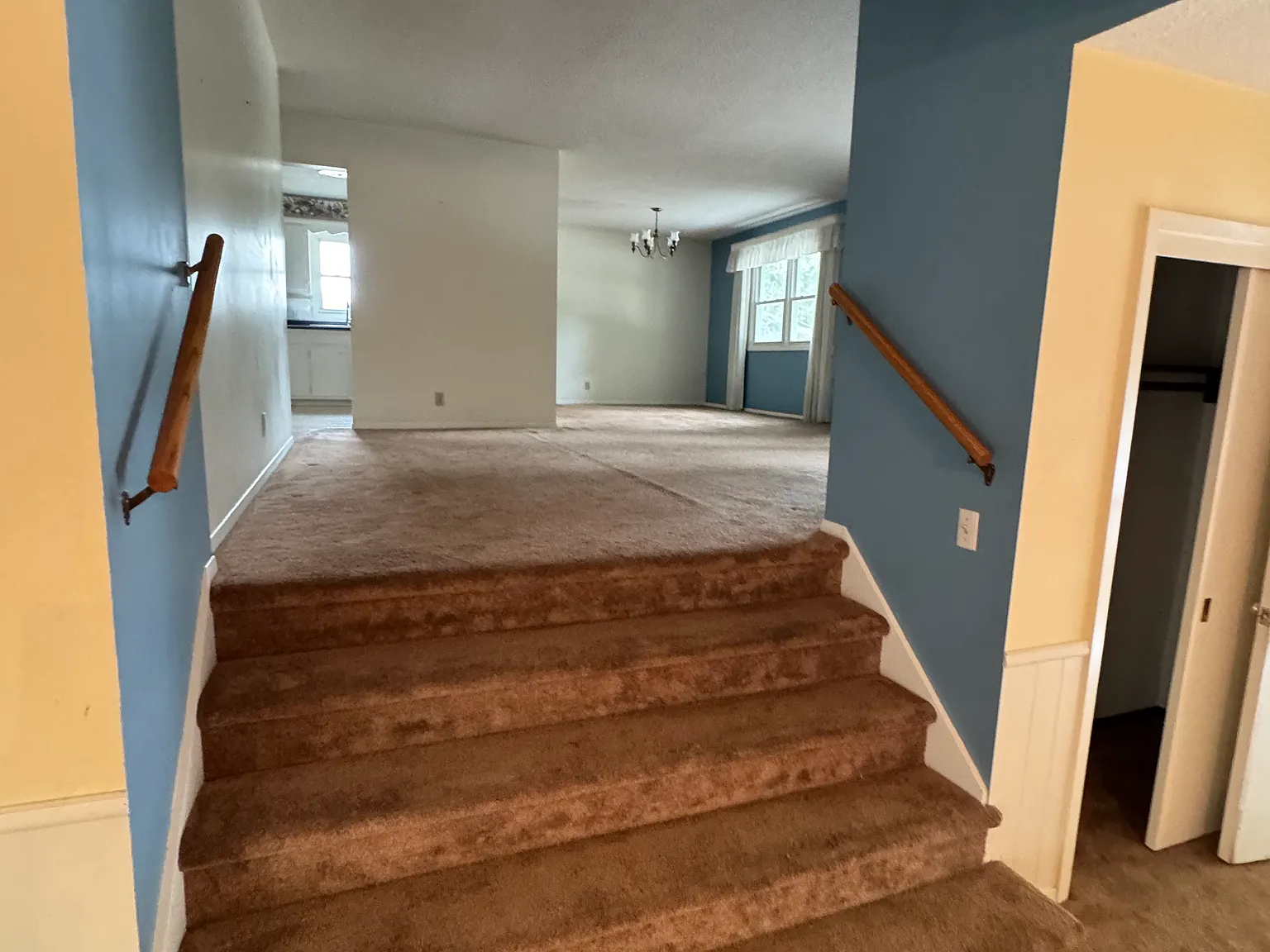 3 bed, 2.5 bath, 2020 sqft, $2,300 — Photo 3