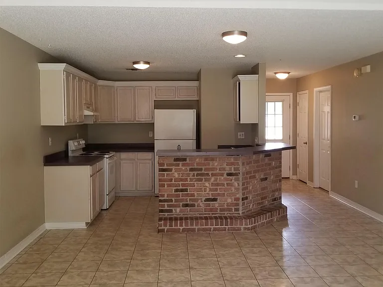 8210 Exchange St — Photo 3