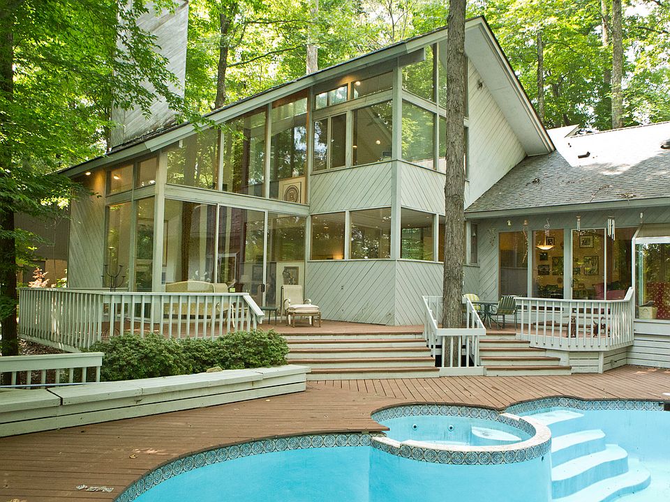 2nd image of 28 Kemp Rd E