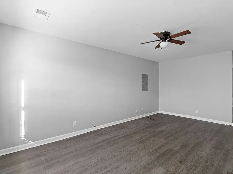 1106 Keith Ave — Photo 4
