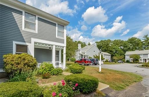 3rd image of 10 Walnut Ct