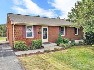 2847 Tulip Ln, Vinton, VA 24179