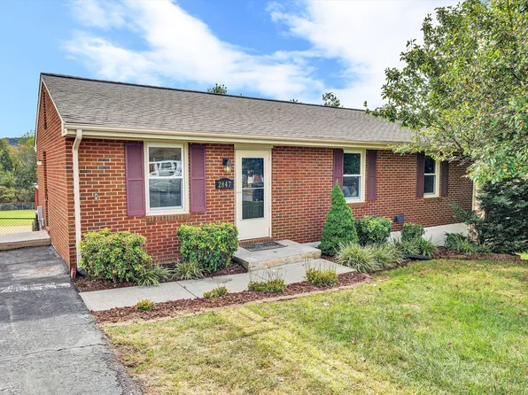2847 Tulip Ln, Vinton, VA 24179