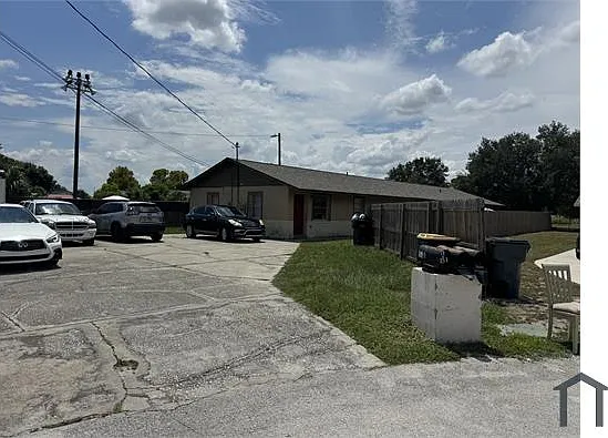 3 bed, 855 sqft, $2,299 — Photo 3