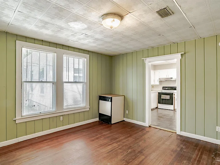 310 Stanley Ave — Photo 47