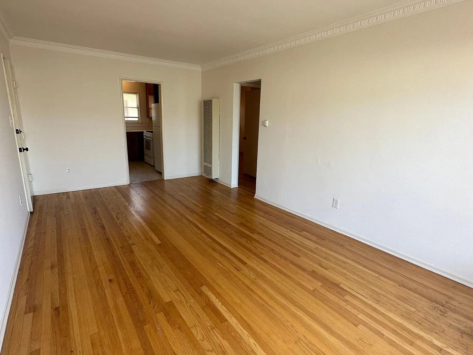 1 bed, 700 sqft, $2,100 — Photo 4