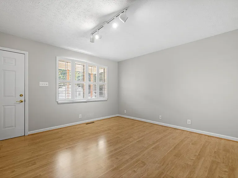 3925 Abercorn Rd — Photo 5