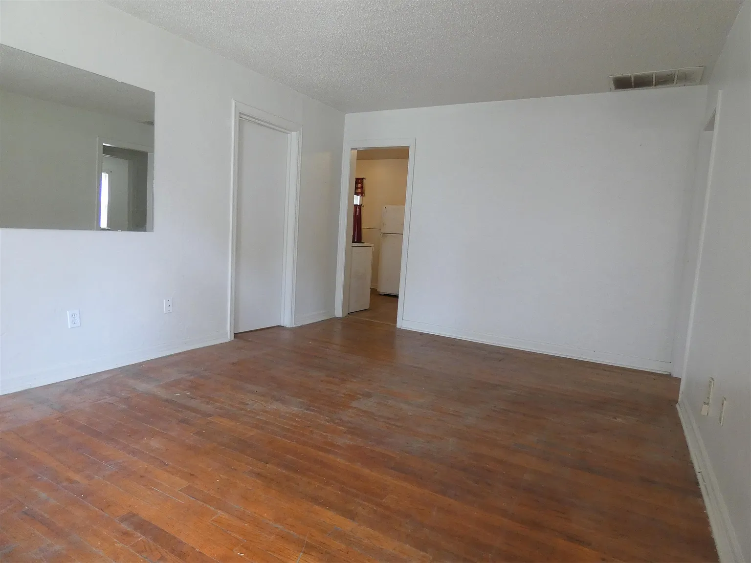 207 W Fairchild Dr - 1 — Photo 4