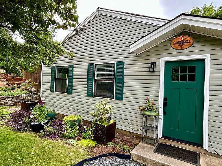 223 Little St SE — Photo 2
