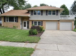 423 Sunrise Ln, Rockford, IL 61107