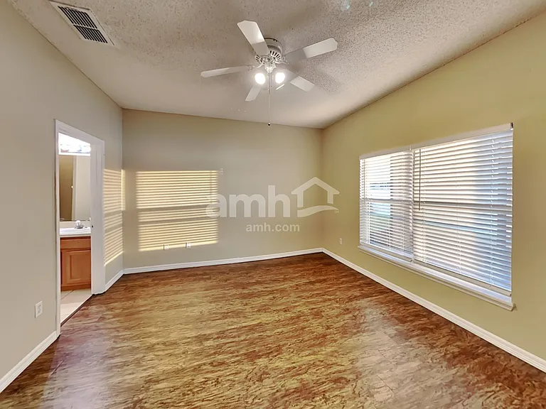 4470 Waterside Pointe Cir — Photo 8