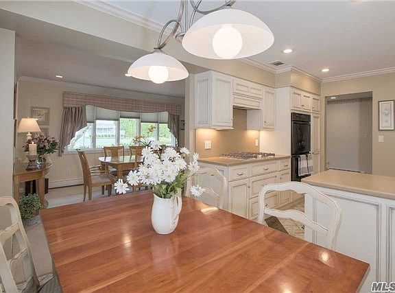 5th image of 52 Sherwood Dr