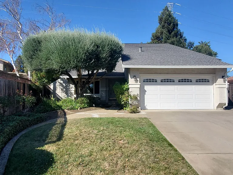 16745 Spring Hill Ct — Photo 1