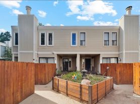 1050 S Monaco Pkwy
