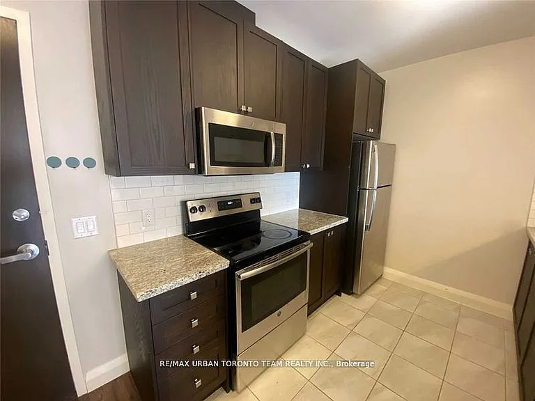 118 King St E #621 — Photo 8