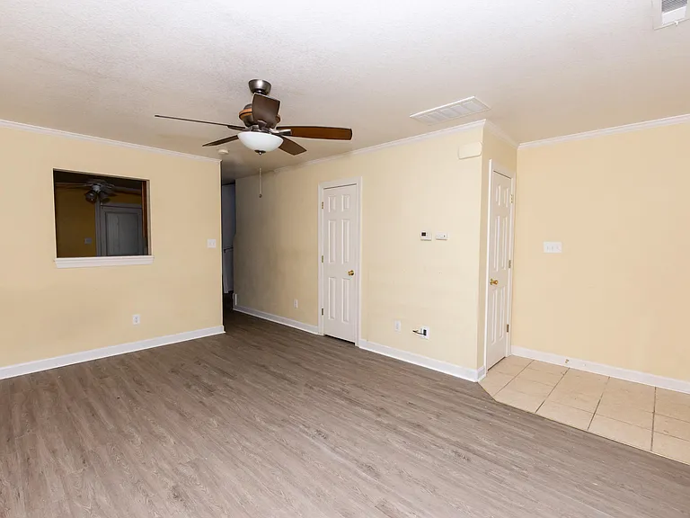 104 Streamwood Dr — Photo 4