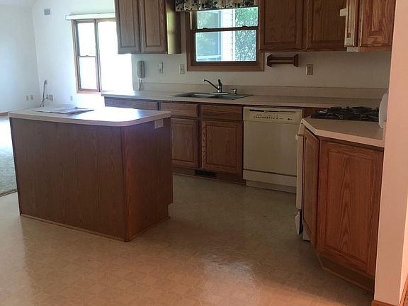 3rd image of 43460 Van Auken Dr