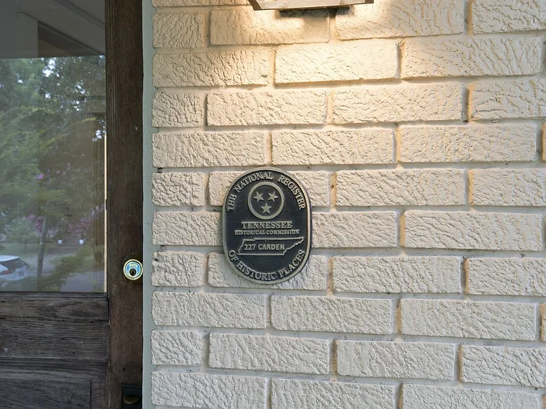 227 Carden Ave — Photo 7