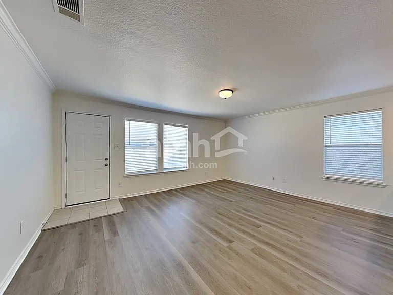 532 Winbridge Ln — Photo 6
