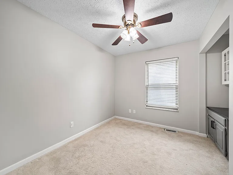 1300 Faunsdale Dr — Photo 24