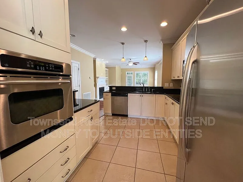 5 bed, 3.0 bath, 3250 sqft, $2,445 — Photo 3