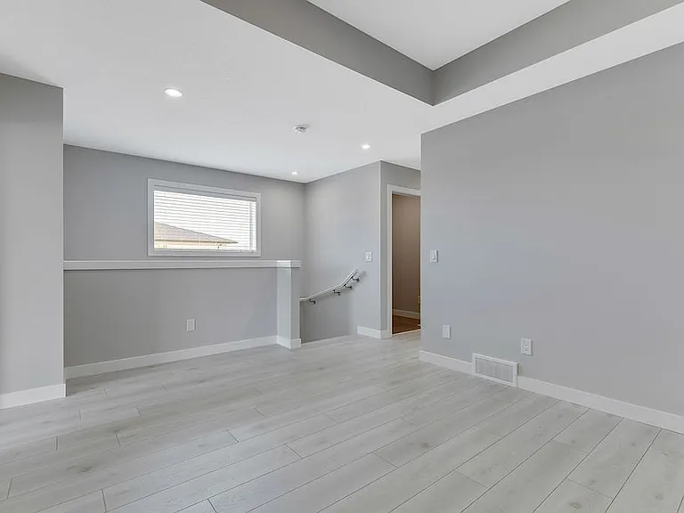 146 Creekside Dr SW #UPPER — Photo 20