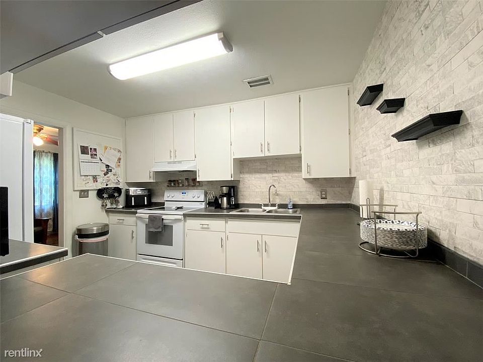 1st image of 2103R Amelia Ave