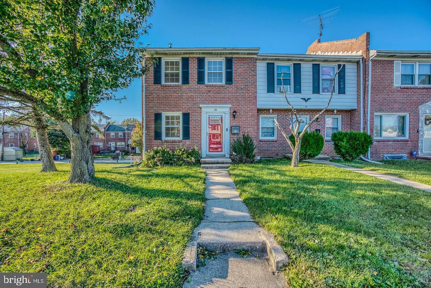3 bed, 2.0 bath, 1819 sqft, $2,500 — Photo 1