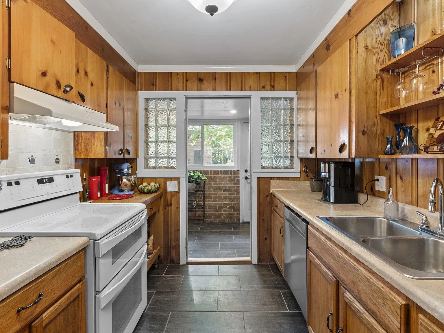 2 bed, 1011 sqft, $1,400 — Photo 3