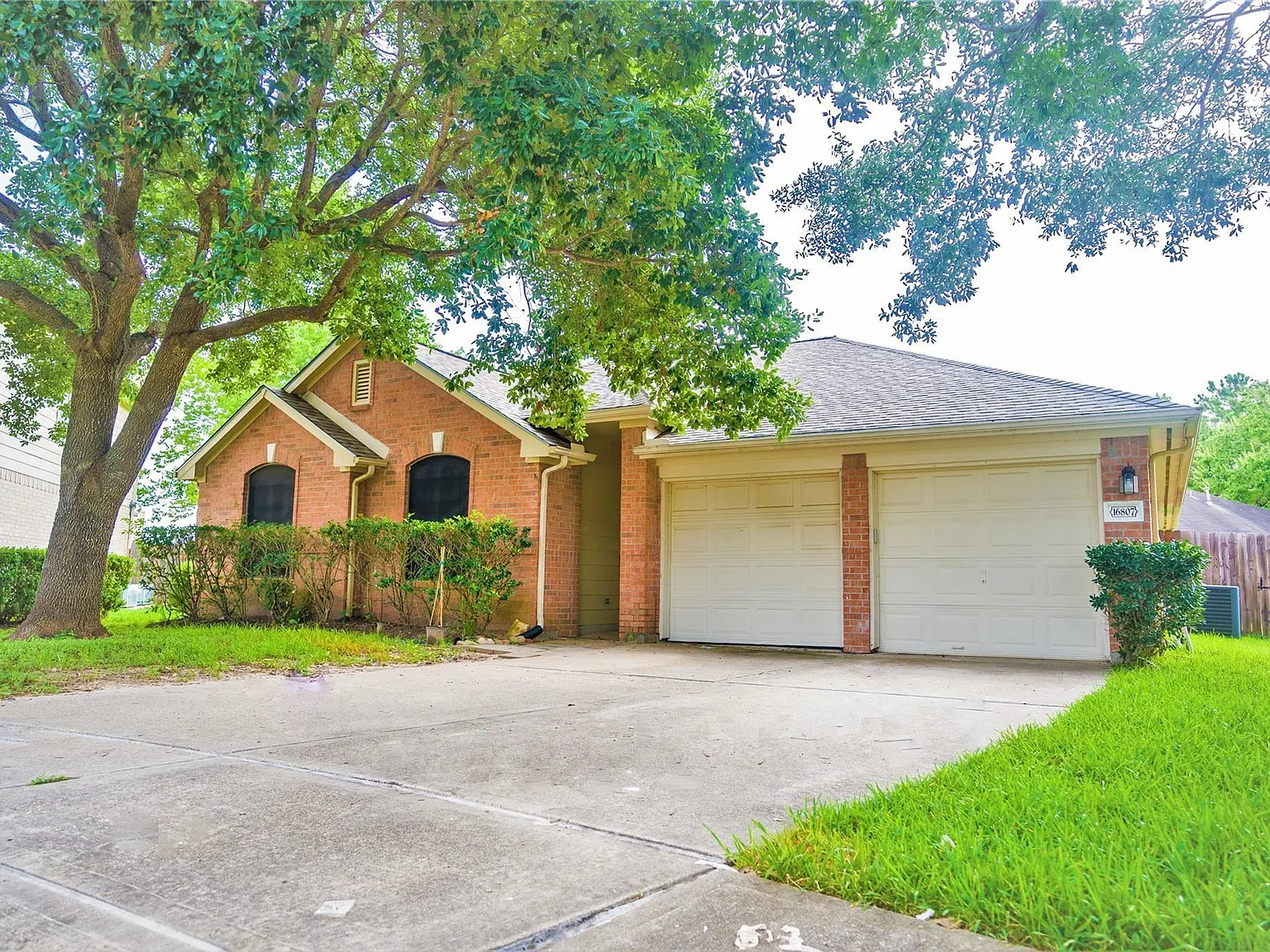 3 bed, 2.0 bath, 2018 sqft, $2,300 — Photo 1