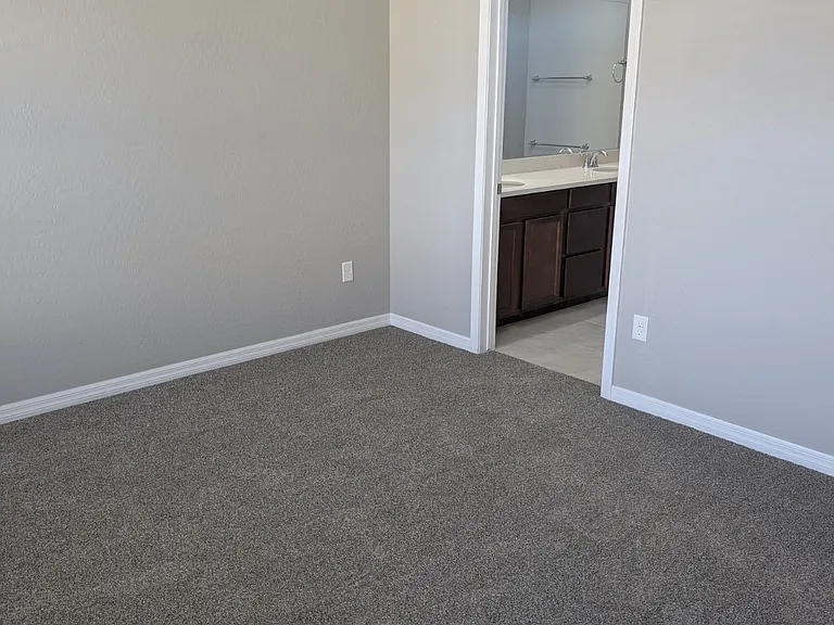806 Crescent Moon Xing — Photo 8