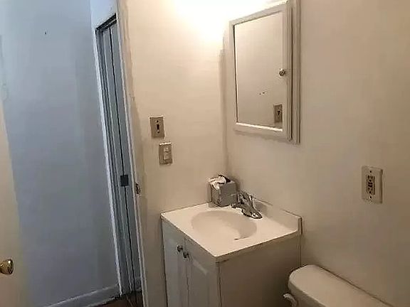4th image of 240 Gates Ave APT 3F