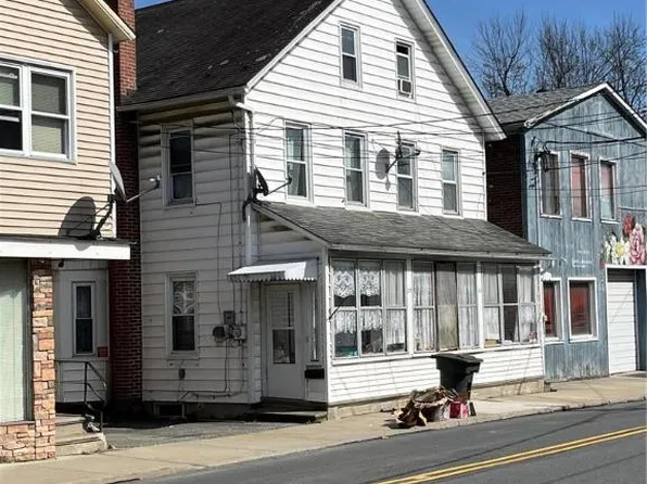 33 N 1st St, Bangor, PA 18013