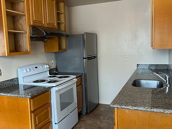 3rd image of 140 Lincoln Ave