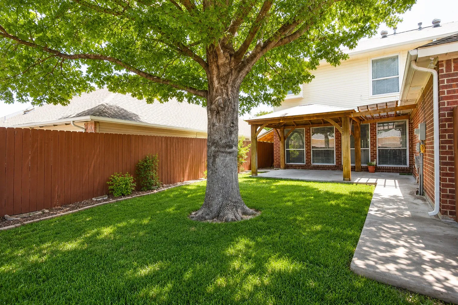 3 bed, 2.5 bath, 2289 sqft, $2,990 — Photo 4