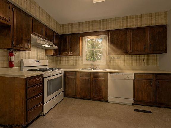 2nd image of 40 Highland Ave