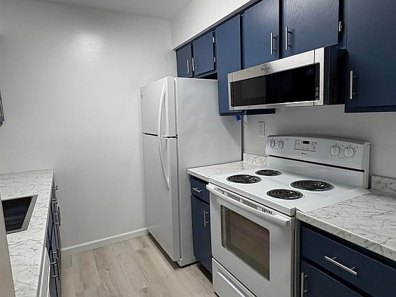 3rd image of 74 Waterview Dr
