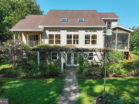2nd image of 4119 Waterview Dr