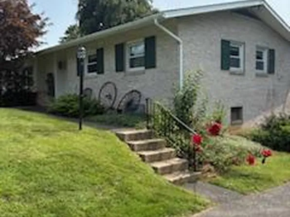361 N Church St, Robesonia, PA 19551