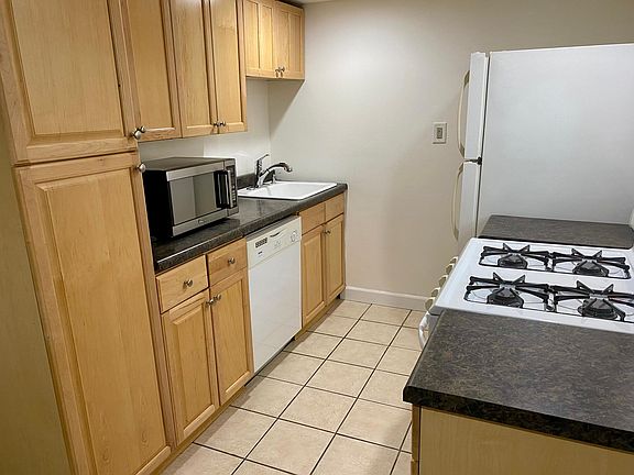 3rd image of 3317 N Claremont Ave #G