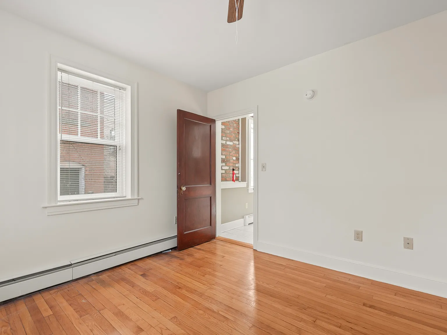 2 bed, 850 sqft, $2,050 — Photo 3