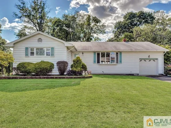 1406 Redwood Dr, Piscataway, NJ 08854