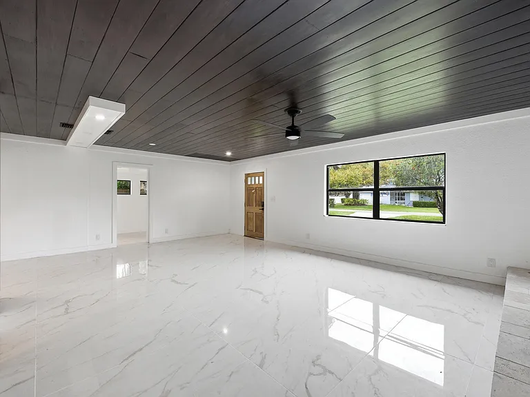 2529 Rainbow Dr — Photo 5