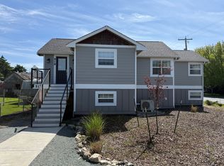 517 5th St, Anacortes, WA 98221