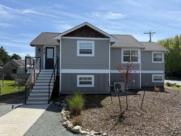 519 5th St, Anacortes, WA 98221