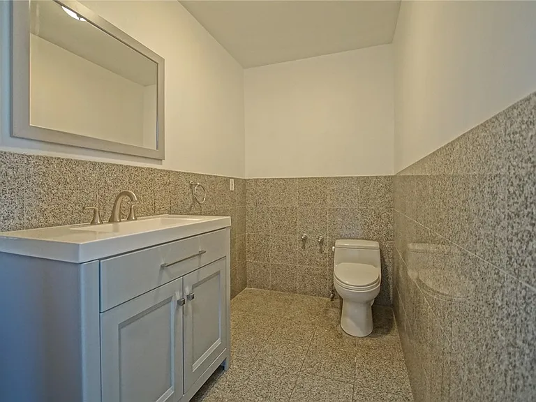 3915 Fredonia Dr — Photo 13